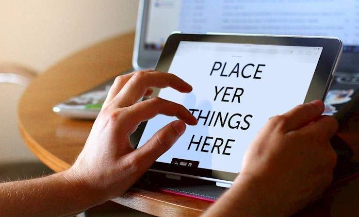 free-table-hands-mockup-psd-1000x605